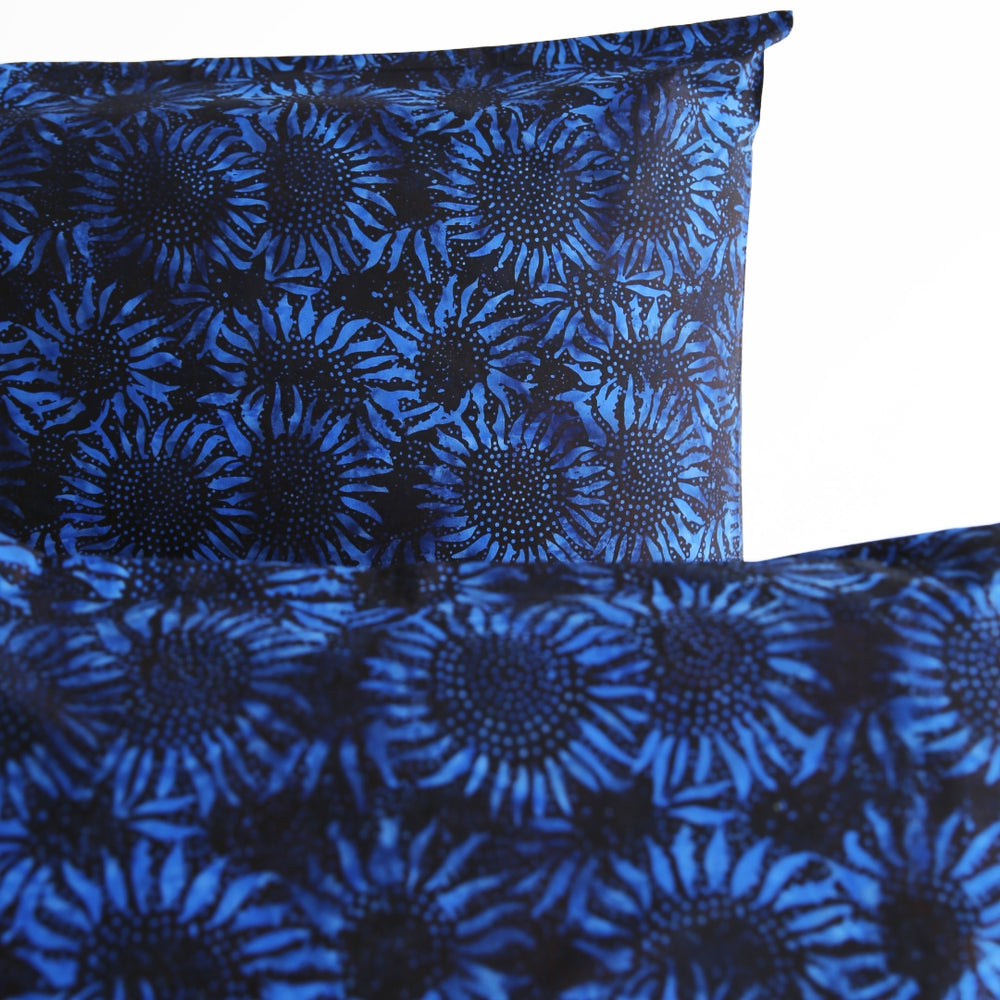 
            
                Load image into Gallery viewer, Night Sunflower Pillowcase Set
            
        